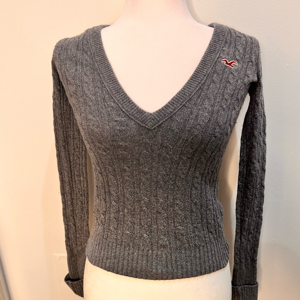 Vtg Y2K Hollister Cable Knit V-Neck Sweater – Size Small